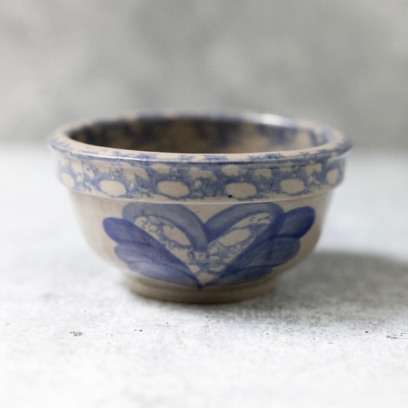 Vintage 1997 BBP Signed Beaumont Brothers Salt Glazed Pottery Bowl Blue Heart 4" - Picture 1 of 7